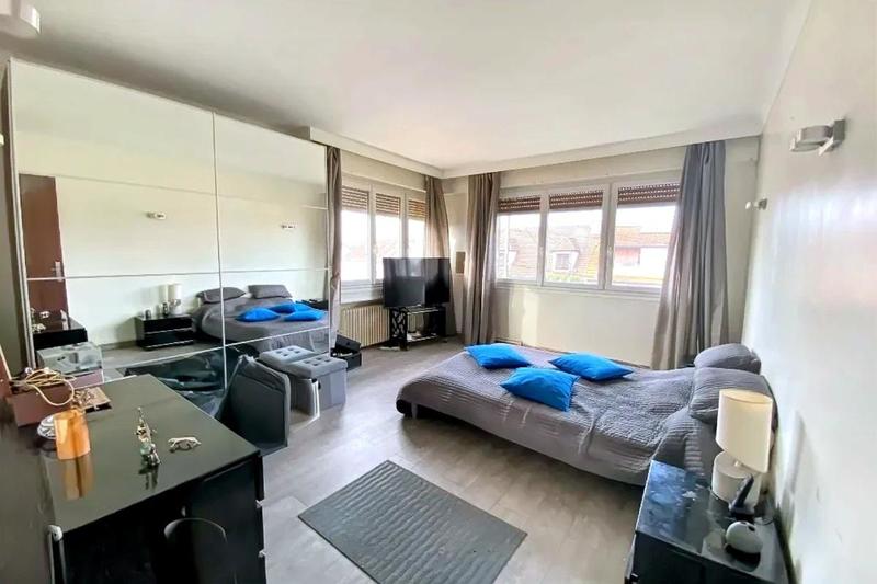 Pavillon - 300 m² - 12 pièces