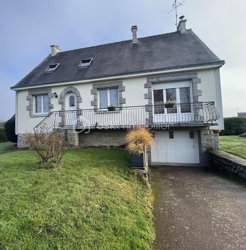 Maison de ville - 1 187 m² - 7 pièces