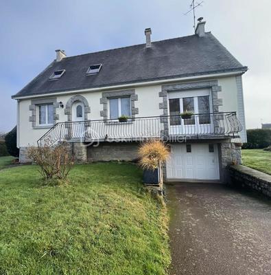 Maison de ville - 1 187 m² - 7 pièces