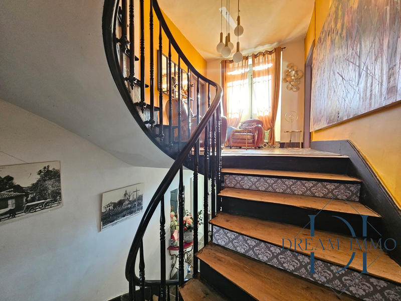 Maison - 190 m² - 6 pièces