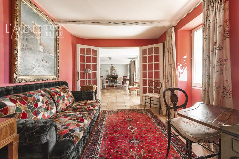 Maison - 398 m² - 10 pièces