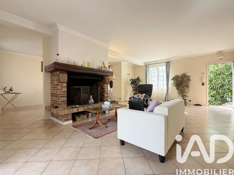 Maison - 226 m² - 9 pièces