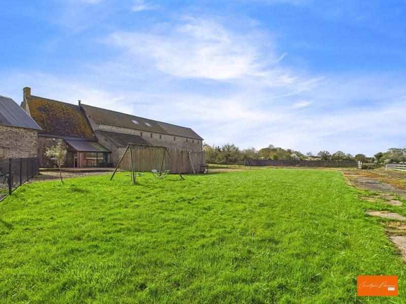 Maison - 240 m² - 8 pièces