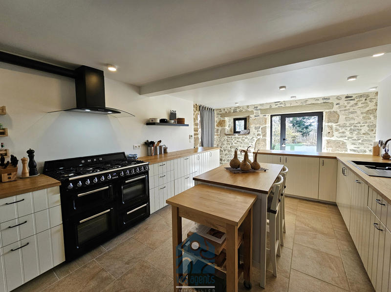 Propriété - 316 m² - 10 pièces