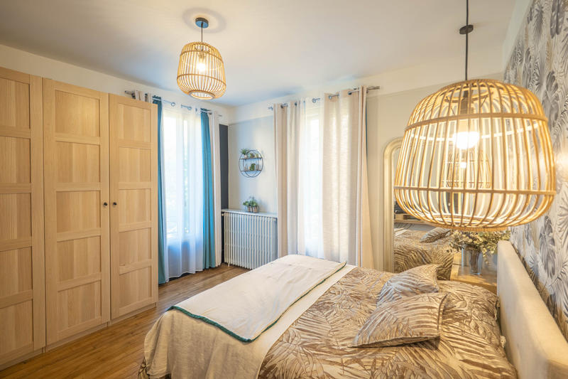 Maison - 220 m² - 6 pièces