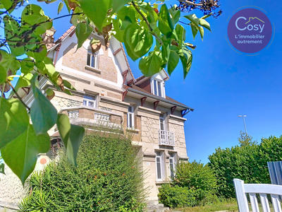 Villa - 180 m² - 9 pièces