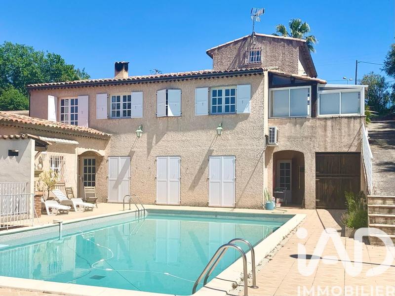 Maison - 360 m² - 12 pièces