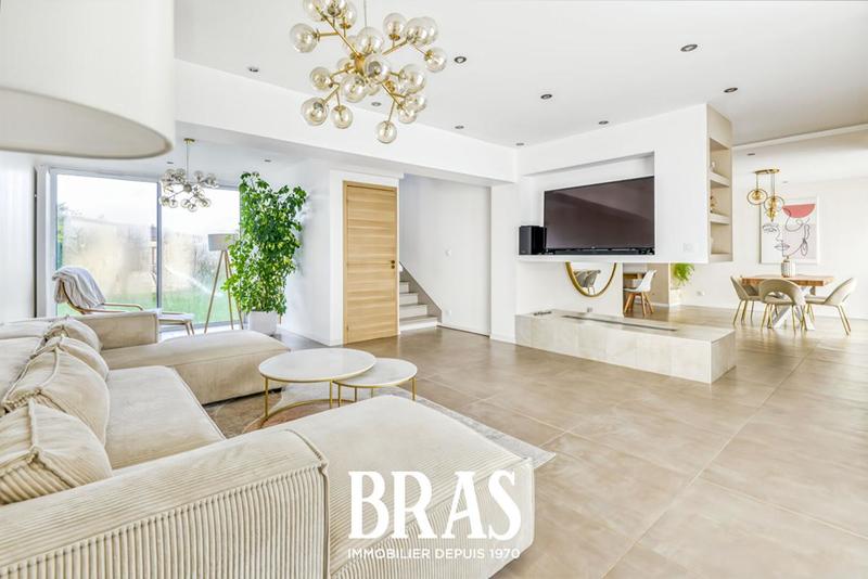 Maison - 150 m² - 8 pièces