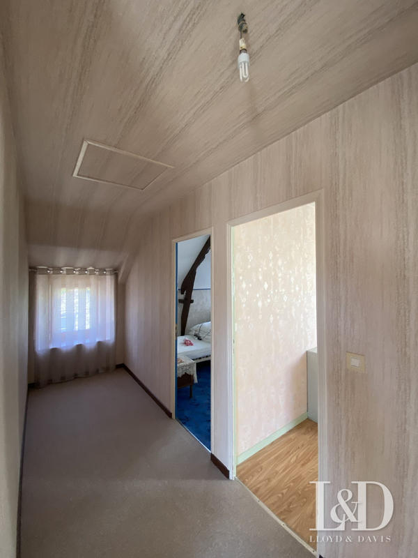 Maison traditionnelle - 160 m² - 8 pièces