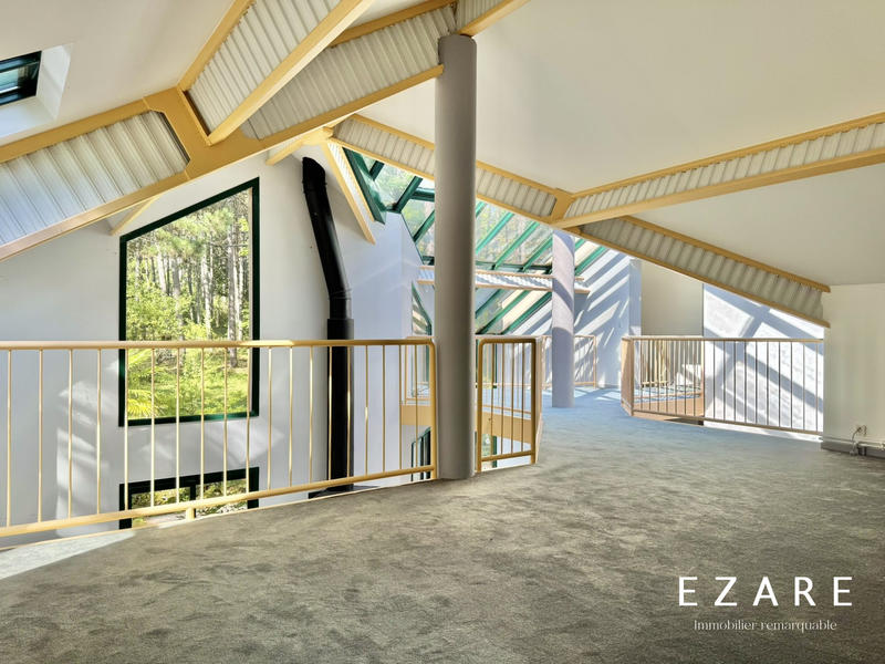 Maison - 256 m² - 8 pièces