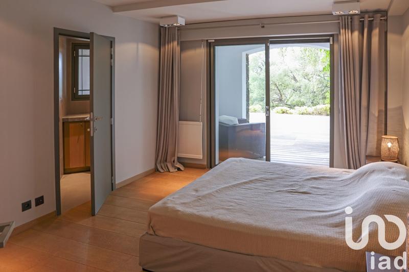 Maison - 350 m² - 9 pièces