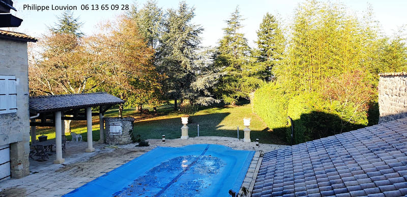 Demeure - 337 m² - 11 pièces