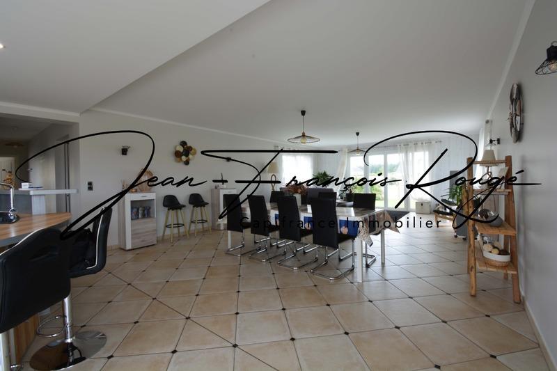 Maison - 235 m² - 9 pièces