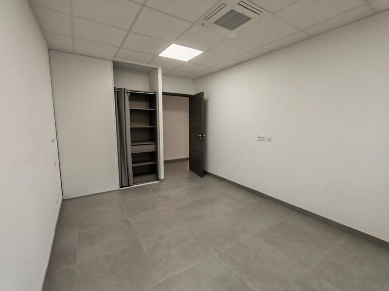 Bureau - 110 m² - 4 pièces