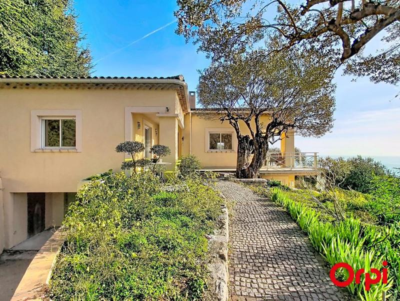 Maison - 222 m² - 8 pièces