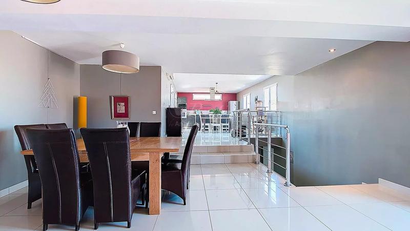 Maison - 209 m² - 7 pièces