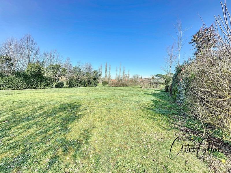 Terrain constructible - 938 m²