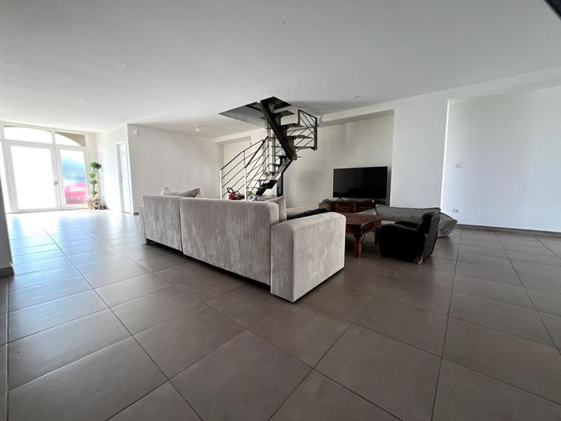 Maison - 205 m² - 5 pièces