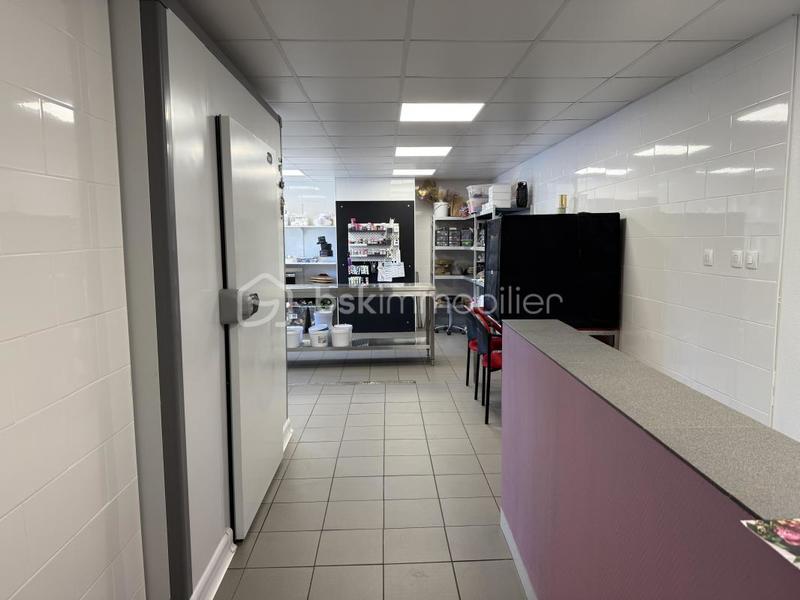 Local commercial - 135 m² - 4 pièces