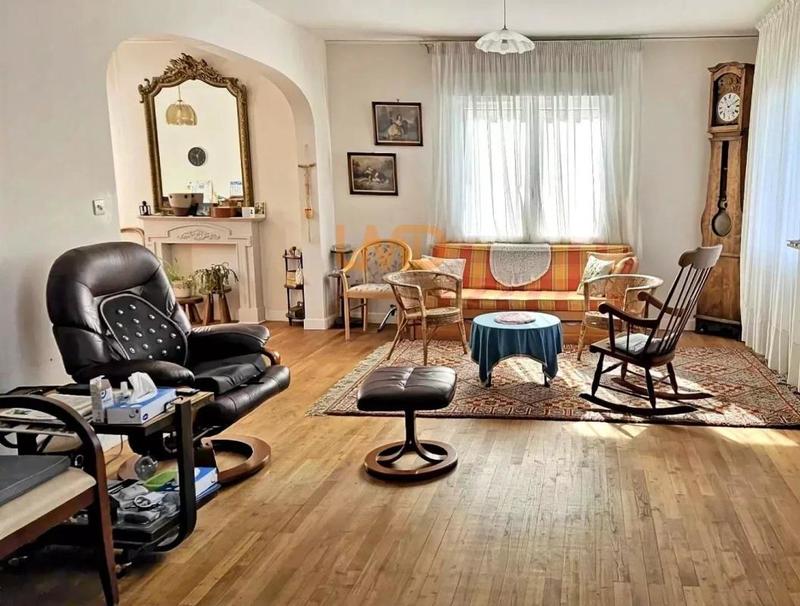 Maison - 200 m² - 8 pièces