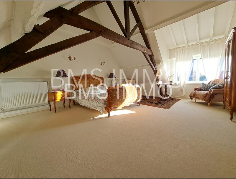 Maison - 270 m² - 8 pièces