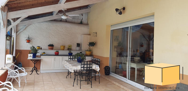 Maison traditionnelle - 377 m² - 7 pièces