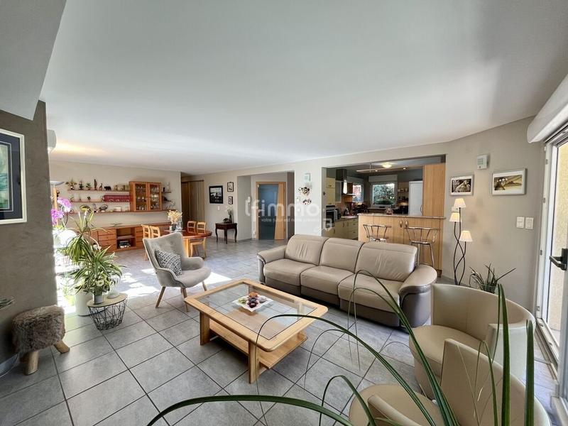 Demeure - 231 m² - 8 pièces