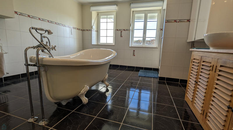 Maison - 185 m² - 9 pièces