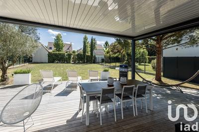 Maison - 225 m² - 8 pièces