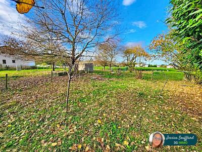 Terrain constructible - 1 200 m²