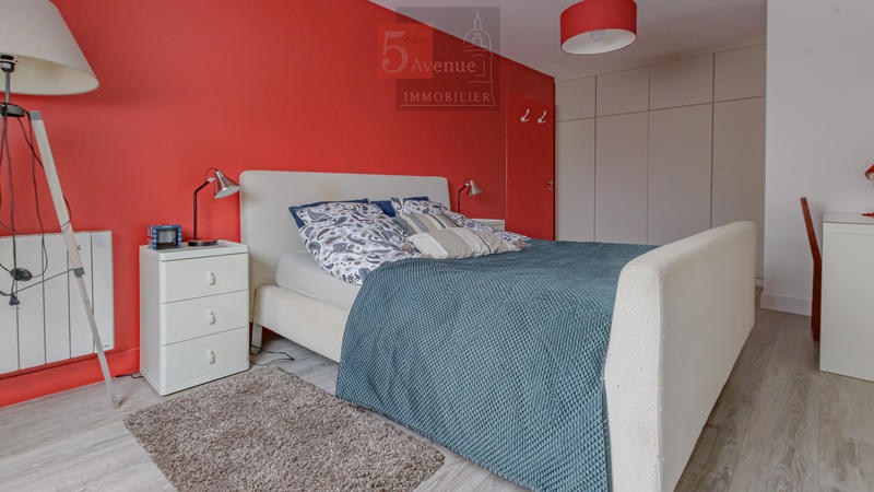 Maison - 300 m² - 8 pièces