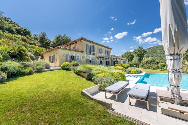 Villa - 261 m² - 6 pièces