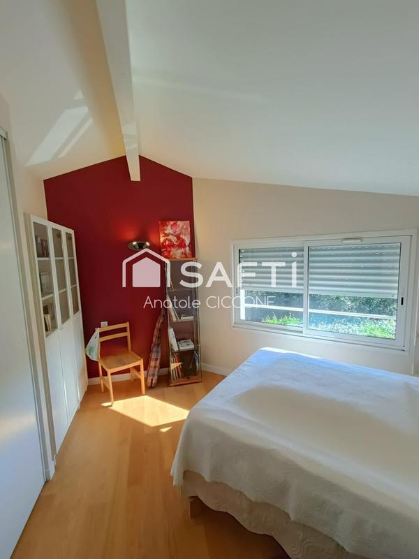 Maison - 213 m² - 7 pièces