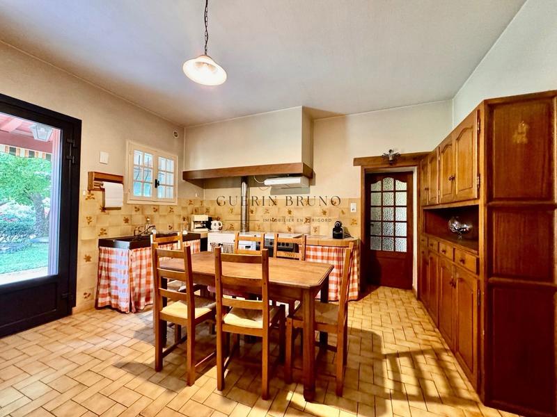 Maison - 230 m² - 6 pièces