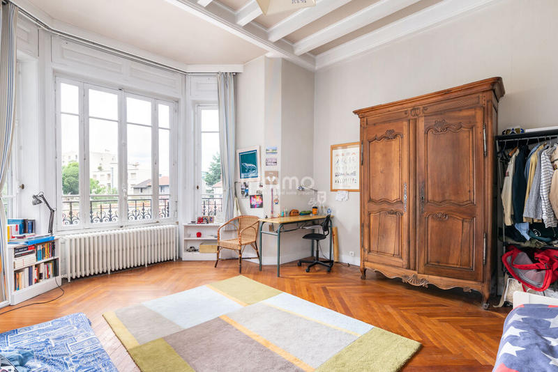 Maison - 350 m² - 15 pièces