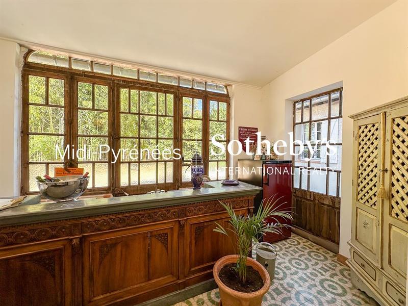 Maison - 300 m² - 11 pièces