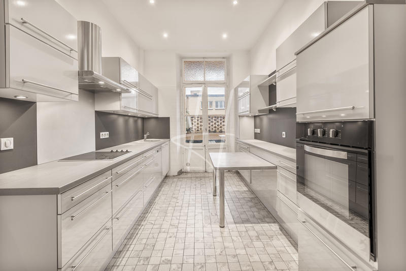 Appartement - 257 m² - 8 pièces