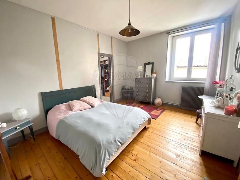 Maison - 239 m² - 7 pièces