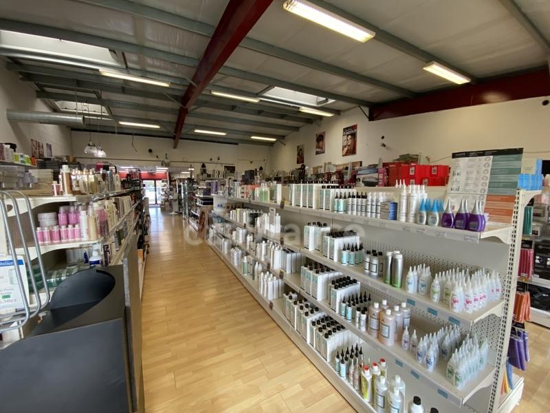 Local commercial - 385 m² - 4 pièces