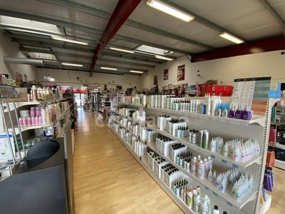 Local commercial - 385 m² - 4 pièces