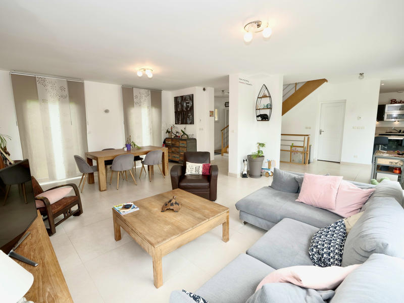 Maison - 180 m² - 6 pièces