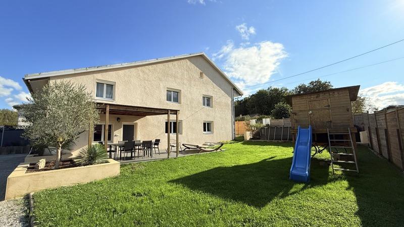 Maison - 250 m² - 8 pièces