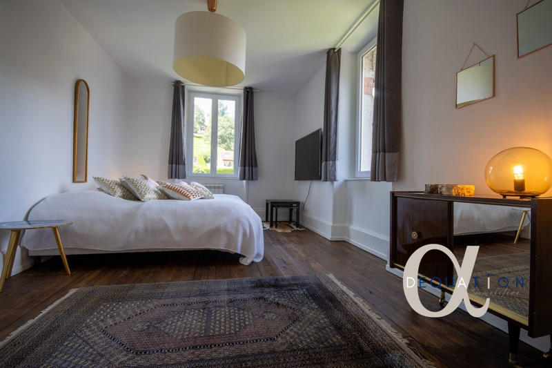 Maison - 350 m² - 10 pièces