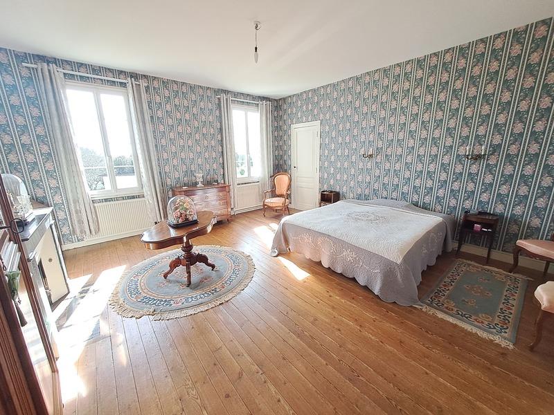 Propriété - 318 m² - 10 pièces