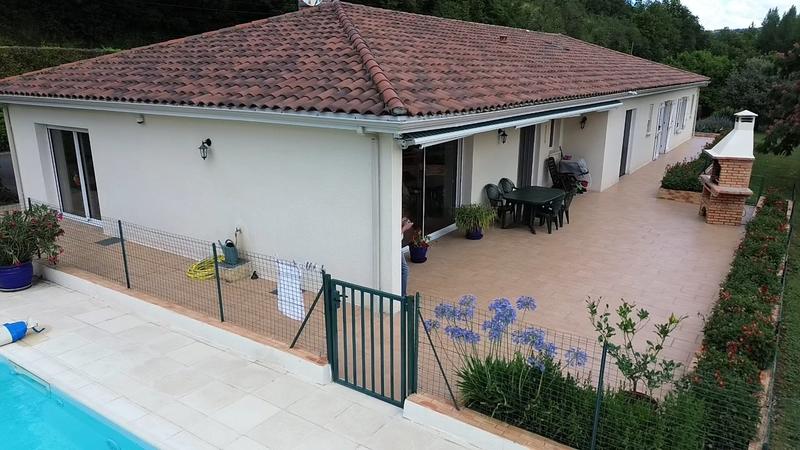 Propriété - 240 m² - 6 pièces