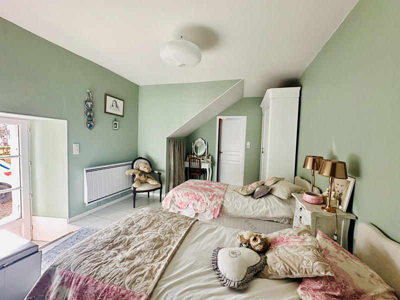 Maison - 322 m² - 9 pièces