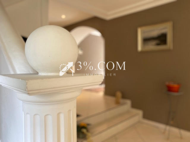 Demeure - 203 m² - 7 pièces