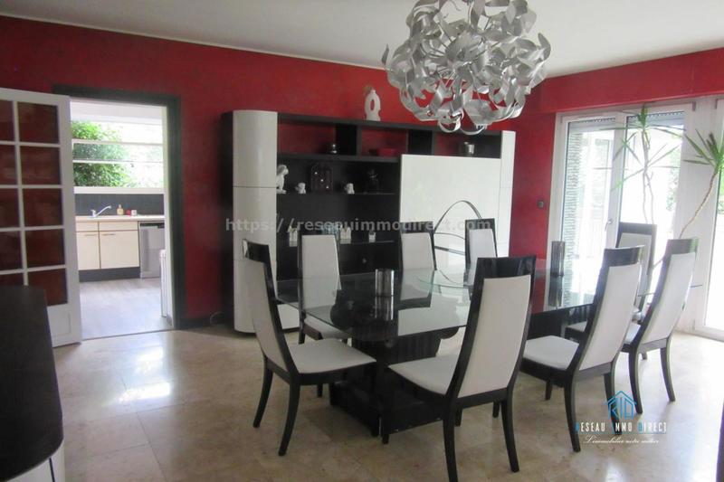 Propriété - 276 m² - 6 pièces