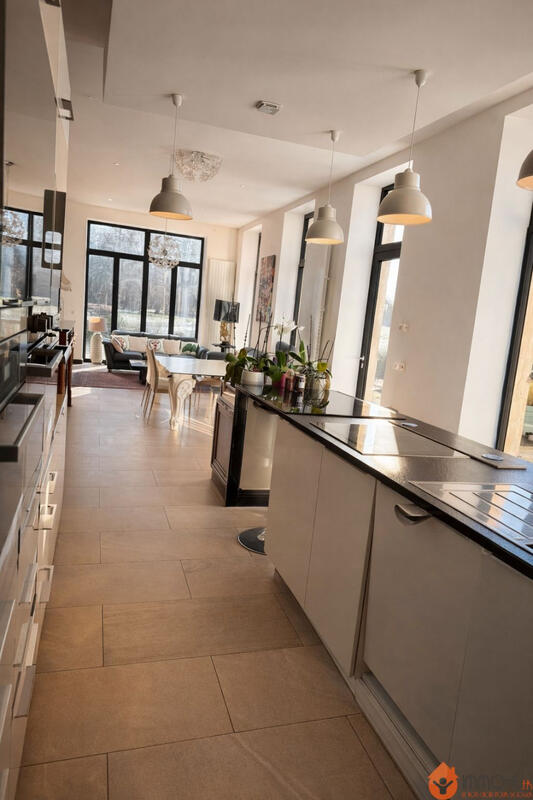 Maison - 765 m² - 18 pièces