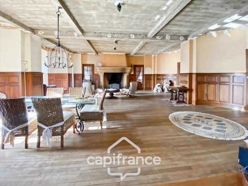 Maison - 318 m² - 8 pièces